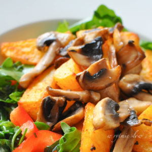 sałatka z pieczonymi ziemniakami