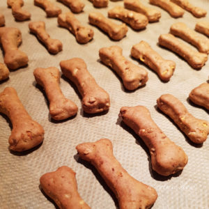 Ciasteczka dla psa z masłem orzechowym