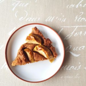 Wegańskie ciasto z jabłkami.