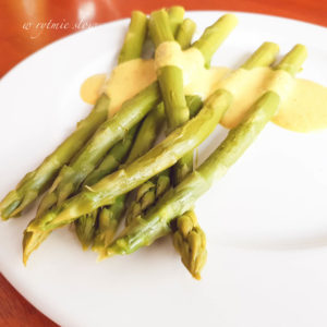 wegański sos do szparagów